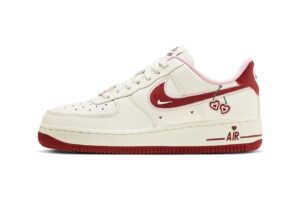 Nike Air Force 1 Low Valentines Day 2023 белые с бордовым кожаные женские (35-40)