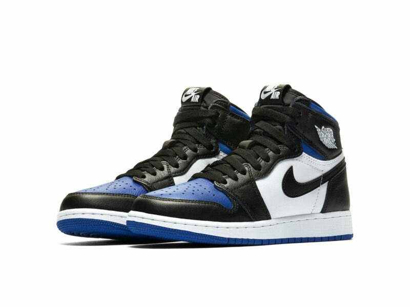 Nike Air Jordan 1 Retro High OG GS Royal Toe  бело-черные с синим кожаные мужские (40-44)